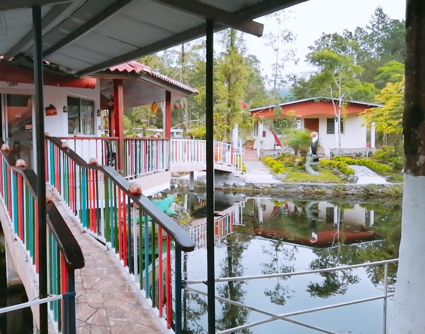 Cabanas Mountain River Lake Inn Nueva California Exterior foto