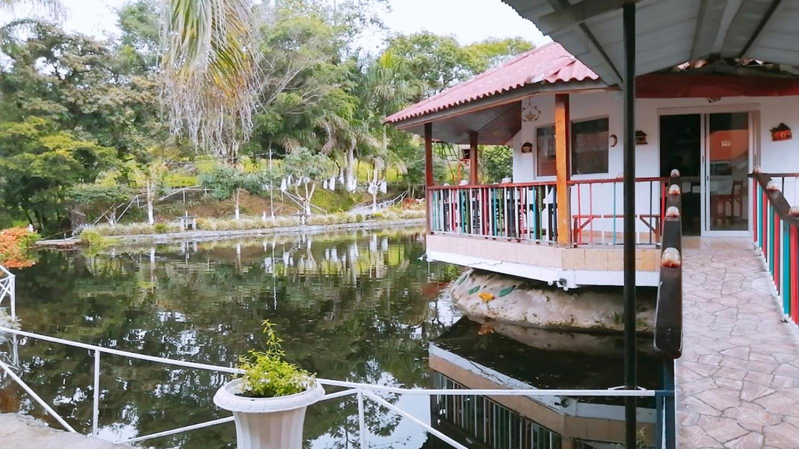 Cabanas Mountain River Lake Inn Nueva California Exterior foto